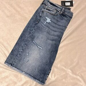 *NEW* Bermuda Ripped Short